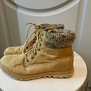 Cute tan winter boots!